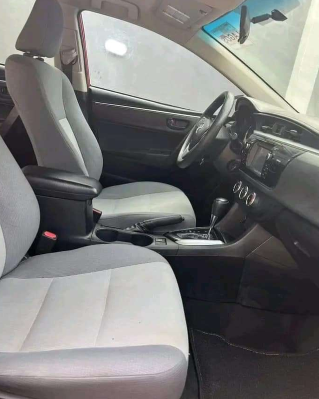 Thumbnail 4 of 2016 Toyota Corolla LE